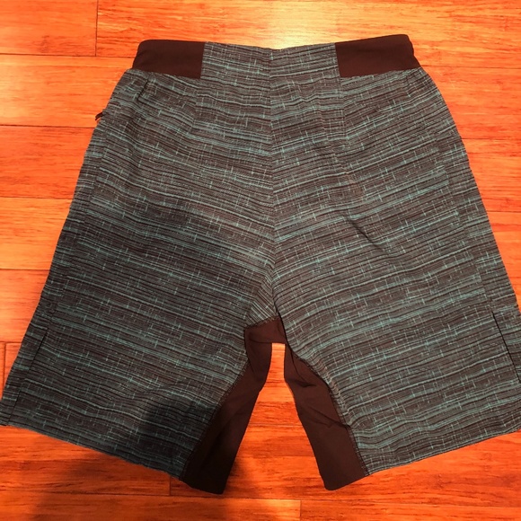 Lululemon THE short 11" linerless - Picture 2 of 4